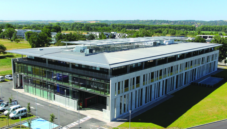 Equipements sportifs, culturels et publics Equipements sportifs, culturels et publics