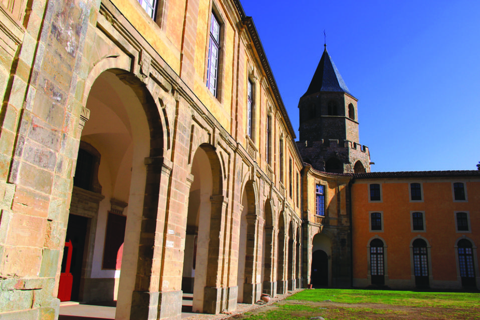 Equipements sportifs, culturels et publics Equipements sportifs, culturels et publics