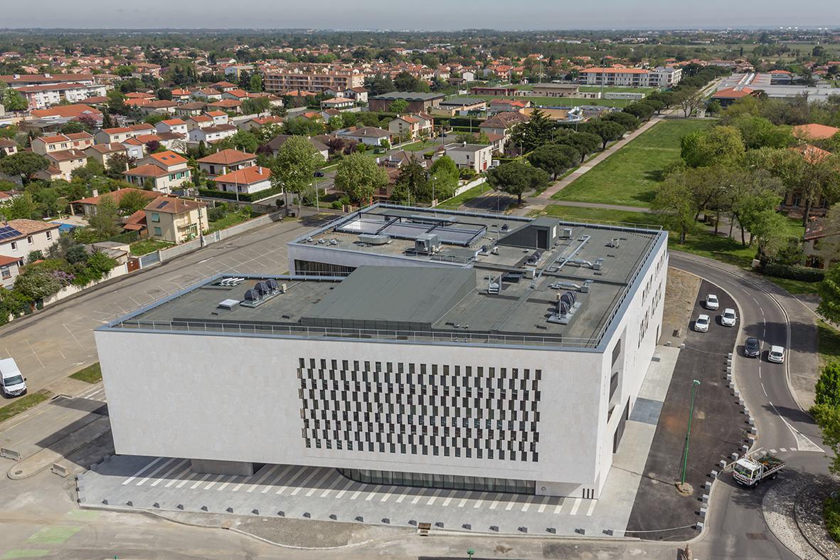 Equipements sportifs, culturels et publics Equipements sportifs, culturels et publics