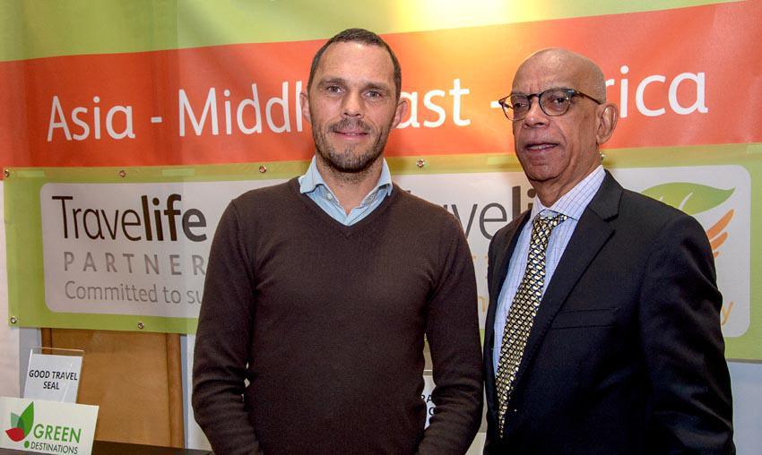 Hugo de Jong, Co-fondateur de Green Destinations Awards & Certificate Manager et José Arunasalom, Chairman du Tourism Authority - © Joey Nicles