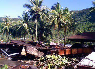 Les secouristes poursuivent leurs recherches aux Samoa
