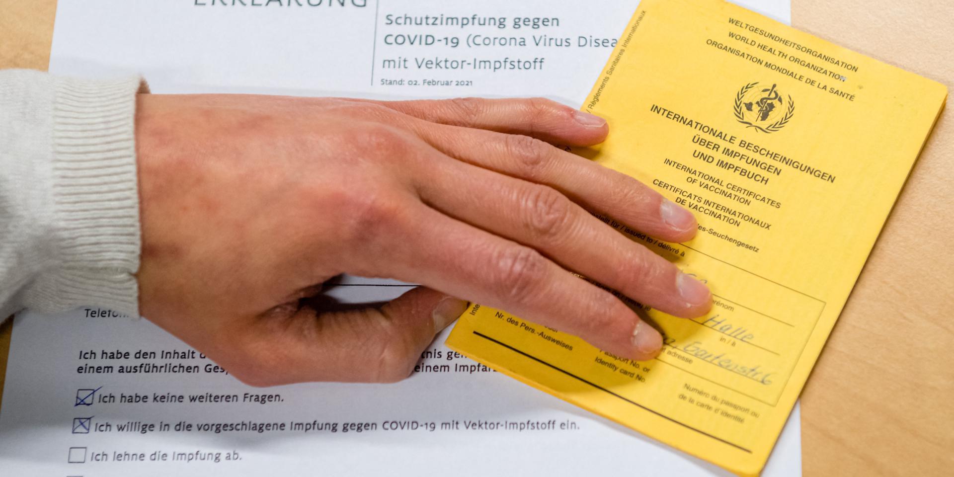 L'UE prévoit d'instaurer un passeport vaccinal contre le Covid à temps pour les vacances d'été