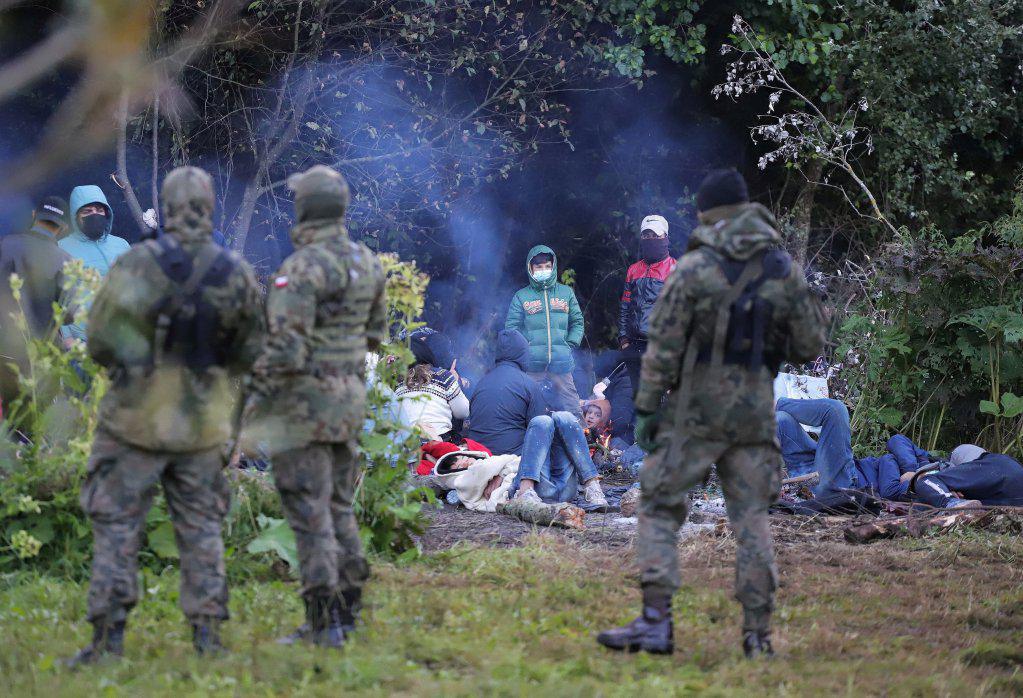 Pologne/Biélorussie : des migrants piégés à la frontière entre les deux pays