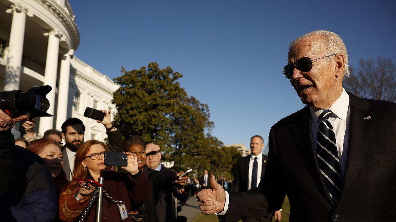 Ukraine : Biden exclut de livrer des avions de combat, pas Macron