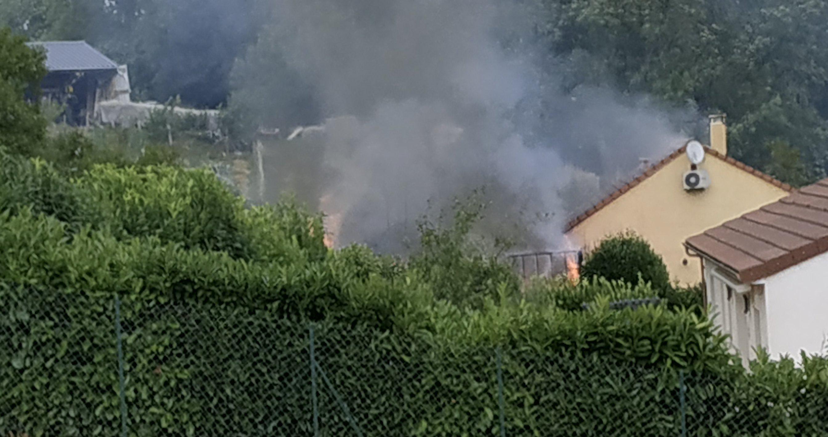 INCENDIE A MOLLES - petit village de la montagne Bourbonnaise - Le pire est évité !