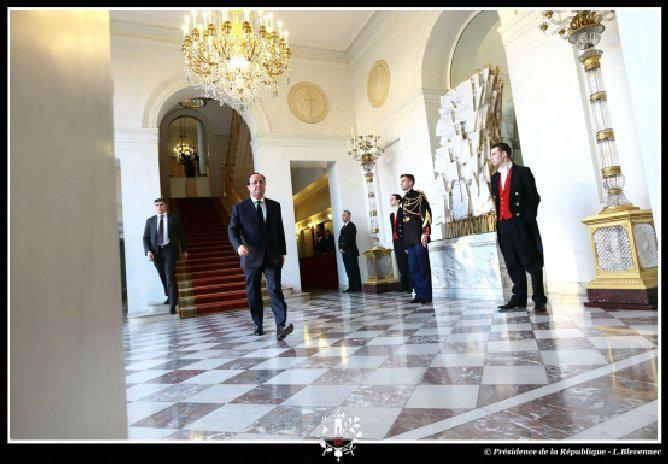 "Le stage est fini", un livre qui étrille François Hollande