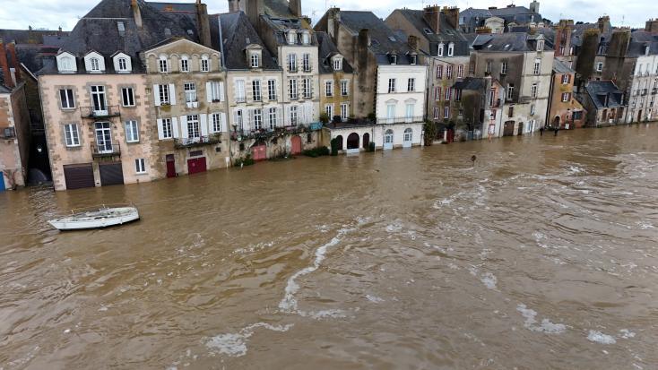 Inondations dans l'Ouest : Décrue en cours mais vigilance maintenue