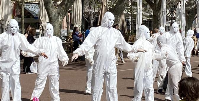 Les « hommes en blanc » dans les rues de Bastia : qui sont-ils ?