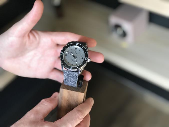 A Solenzara, un jeune Corse fabrique des montres de luxe A Solenzara, un jeune Corse fabrique des montres de luxe