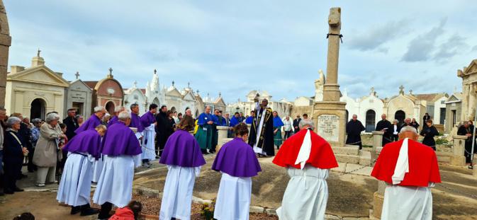 Bonifacio : Dans le cimetière le plus méridional de France