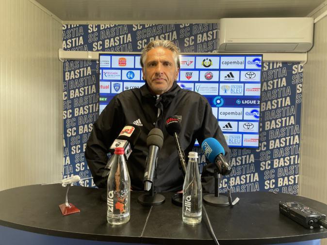 Régis Brouard, entraineur du SCB : "On est en train de retrouver une structure collective" Régis Brouard, entraineur du SCB : "On est en train de retrouver une structure collective"