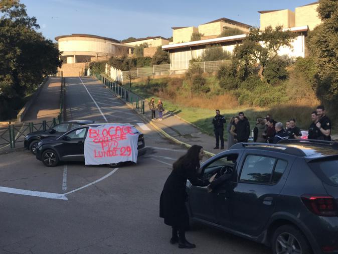 Portivechju : le collège Maria-de-Peretti bloqué par des parents d'élèves face à un manque d'effectif
