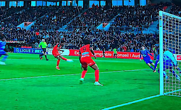 Le Sporting victorieux à Laval : un exploit de Conte Le Sporting victorieux à Laval : un exploit de Conte