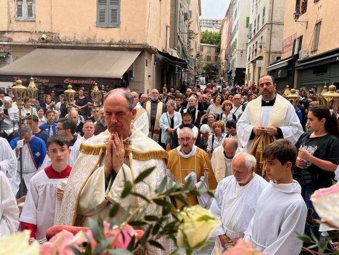 EN IMAGES - Bastia retrouve la Fête-Dieu, une tradition oubliée depuis 70 ans