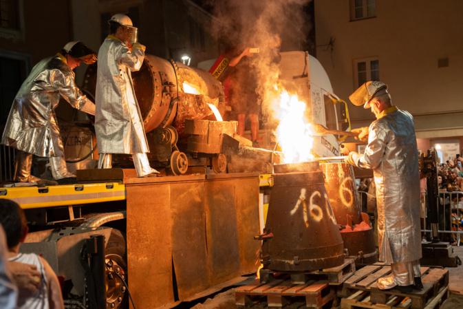 EN IMAGE. La nouvelle cloche de la cathédrale d'Ajaccio coulée devant des centaines de personnes