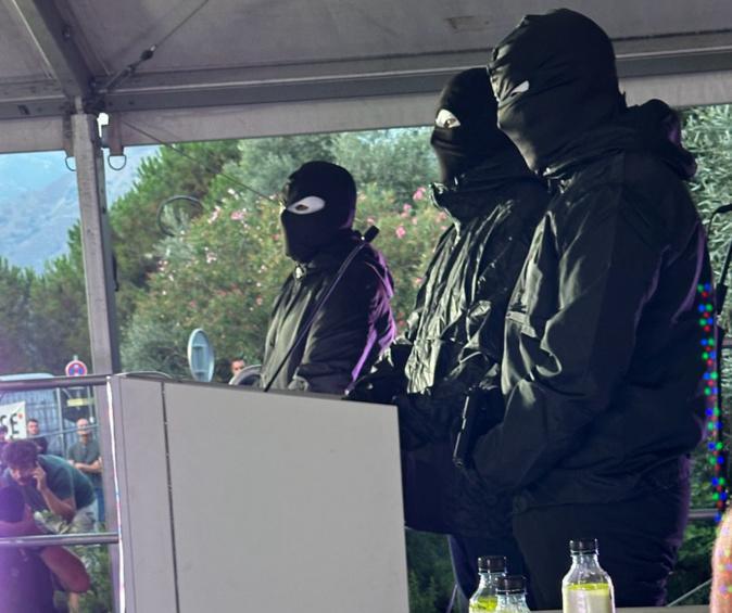 Un commando du FLNC fait irruption aux Ghjurnate internaziunale di Corti