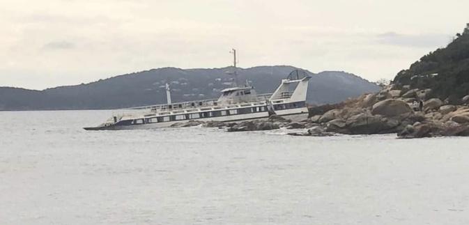 Sainte-Lucie de Porto-Vecchio : un navire échoué suscite l'inquiétude 