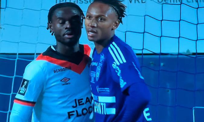 Réduit à 10 puis à 9, le SC Bastia obtient un méritoire match nul face à Lorient (0-0) Réduit à 10 puis à 9, le SC Bastia obtient un méritoire match nul face à Lorient (0-0)