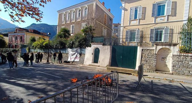 Interdiction de la langue corse lors des débats à l'Assemblée : la mobilisation des lycéens s’intensifie Interdiction de la langue corse lors des débats à l'Assemblée : la mobilisation des lycéens s’intensifie