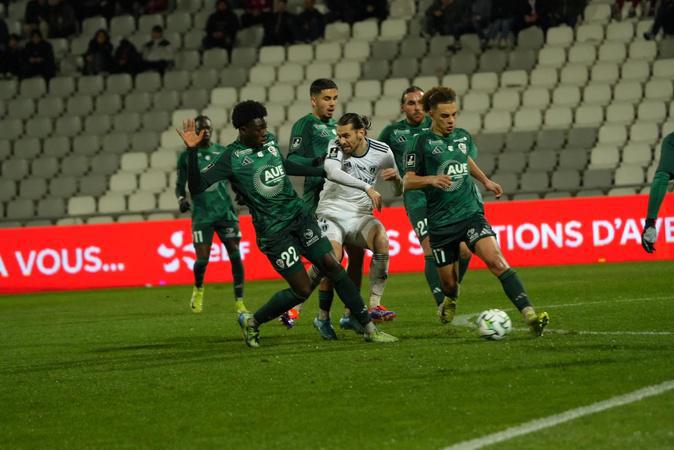 L’AC Ajaccio impuissant face au Paris FC (0-2) L’AC Ajaccio impuissant face au Paris FC (0-2)