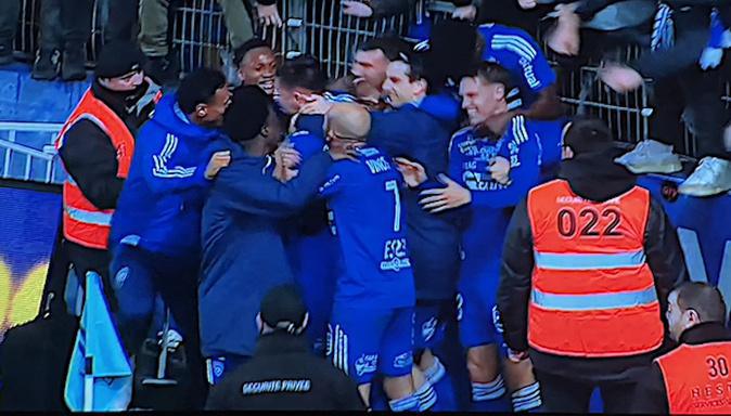 Ligue 2 - Le Sporting domine Guingamp (3-1). Ligue 2 - Le Sporting domine Guingamp (3-1).