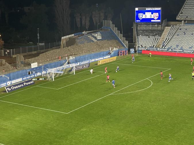 Ligue 2 - Le Sporting domine Guingamp (3-1). Ligue 2 - Le Sporting domine Guingamp (3-1).