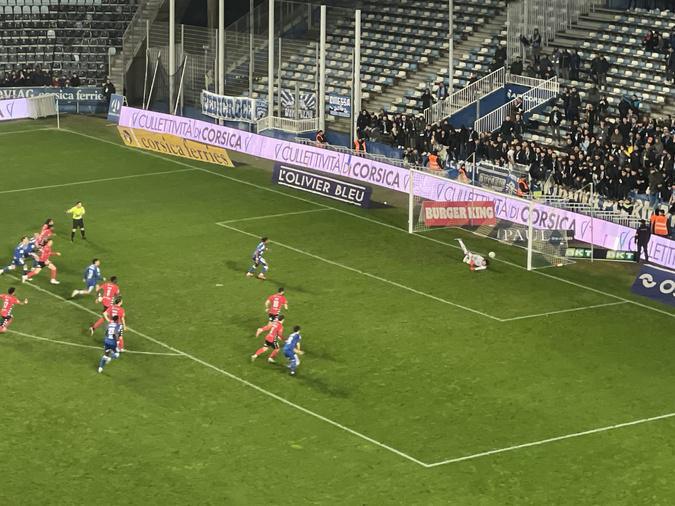 Ligue 2 - Le Sporting domine Guingamp (3-1). Ligue 2 - Le Sporting domine Guingamp (3-1).