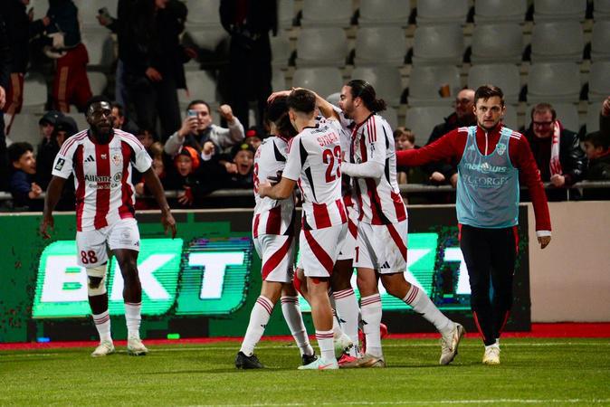 Thierry Debès (AC Ajaccio) : « Les joueurs sont allés au bout d’eux-mêmes » Thierry Debès (AC Ajaccio) : « Les joueurs sont allés au bout d’eux-mêmes »