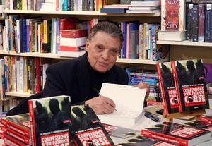 Portivechju : Jo Peraldi a dédicacé "Confession d'un Patriote Corse" au Verbe du Soleil Portivechju : Jo Peraldi a dédicacé "Confession d'un Patriote Corse" au Verbe du Soleil