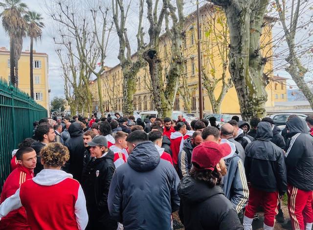 Football : Les Acéistes se mobilisent devant l'Assemblée de Corse Football : Les Acéistes se mobilisent devant l'Assemblée de Corse
