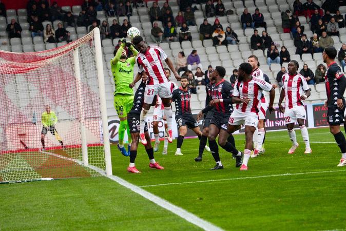 ​L’AC Ajaccio s’incline lourdement face à Guingamp (0-3)