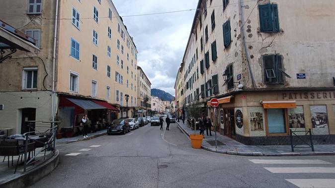 Corte endeuillée après la mort de Chloé Corte endeuillée après la mort de Chloé