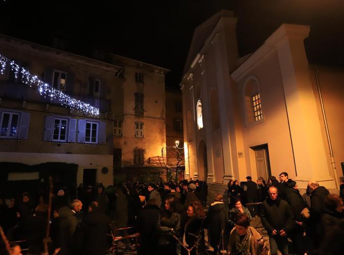 Corte : Émotion et recueillement à la veillée d’hommage à Chloé Corte : Émotion et recueillement à la veillée d’hommage à Chloé
