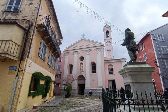 Dans Corte en deuil, plusieurs centaines de personnes ont rendu un dernier hommage à Chloé Dans Corte en deuil, plusieurs centaines de personnes ont rendu un dernier hommage à Chloé