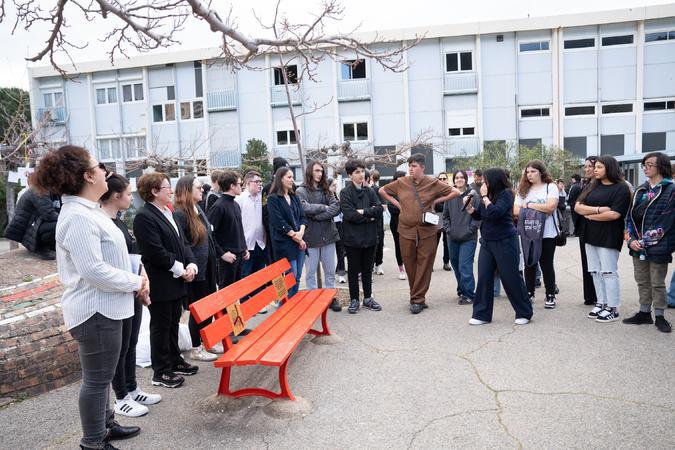 A l'EREA Francine Leca d'Ajaccio, un banc rouge pour alerter, sensibiliser et agir contre les violences