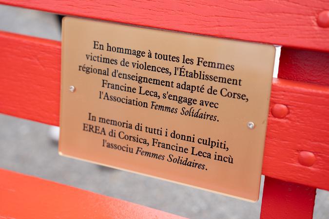 A l'EREA Francine Leca d'Ajaccio, un banc rouge pour alerter, sensibiliser et agir contre les violences A l'EREA Francine Leca d'Ajaccio, un banc rouge pour alerter, sensibiliser et agir contre les violences