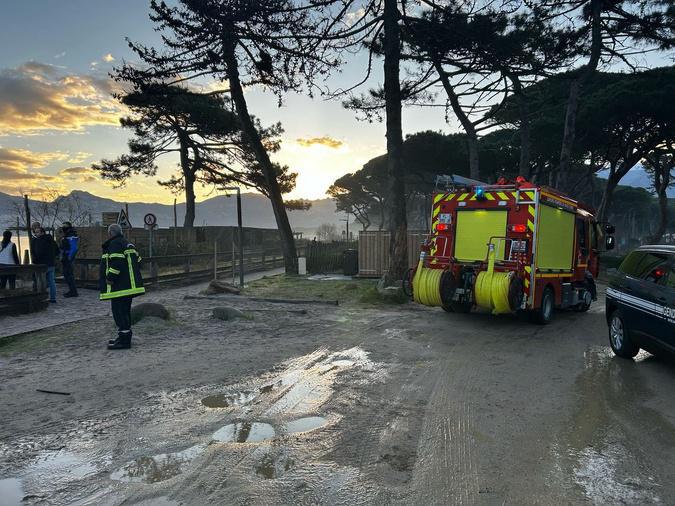 Calvi : un incendie détruit le bar d’un restaurant de plage Calvi : un incendie détruit le bar d’un restaurant de plage