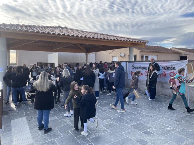 Biguglia : une classe supplémentaire pour la rentrée 2025 au groupe scolaire Massoni, mais des parents encore inquiets Biguglia : une classe supplémentaire pour la rentrée 2025 au groupe scolaire Massoni, mais des parents encore inquiets