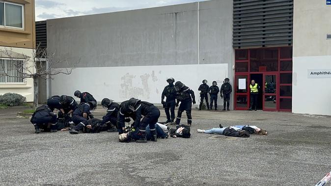 Bastia : un entraînement grandeur nature pour faire face à une attaque armée en milieu scolaire Bastia : un entraînement grandeur nature pour faire face à une attaque armée en milieu scolaire