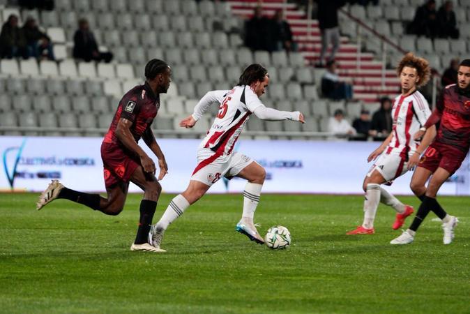 L'AC Ajaccio renverse le Red Star (2-1) L'AC Ajaccio renverse le Red Star (2-1)