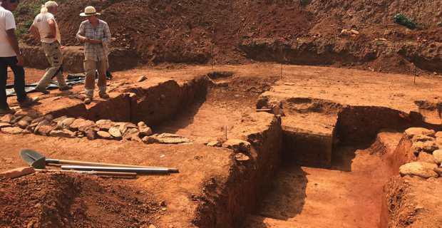 Fausse statue-menhir de Filitosa : une affaire révélatrice des fraudes et pillages archéologiques Fausse statue-menhir de Filitosa : une affaire révélatrice des fraudes et pillages archéologiques