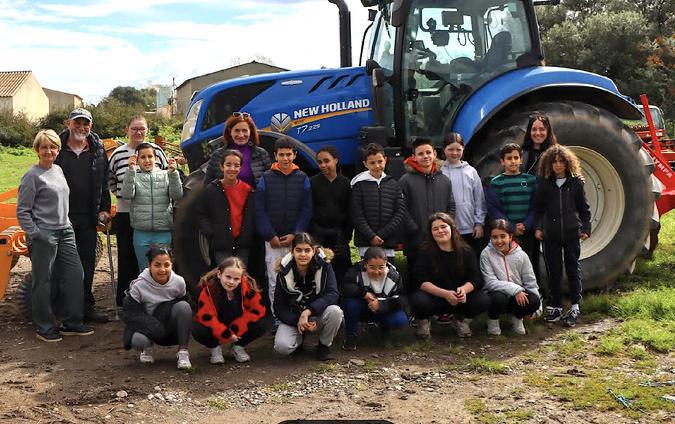 Bastia - 17 élèves de l'école Marie Reynoard en immersion chez un éleveur ovin de Lucciana Bastia - 17 élèves de l'école Marie Reynoard en immersion chez un éleveur ovin de Lucciana