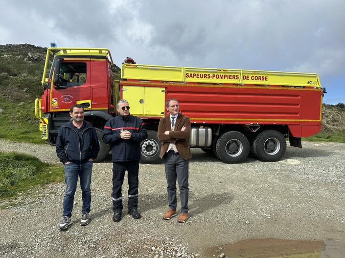 Haute-Corse : deux nouveaux camions-citernes de 13 000 litres pour lutter contre les feux de forêt Haute-Corse : deux nouveaux camions-citernes de 13 000 litres pour lutter contre les feux de forêt