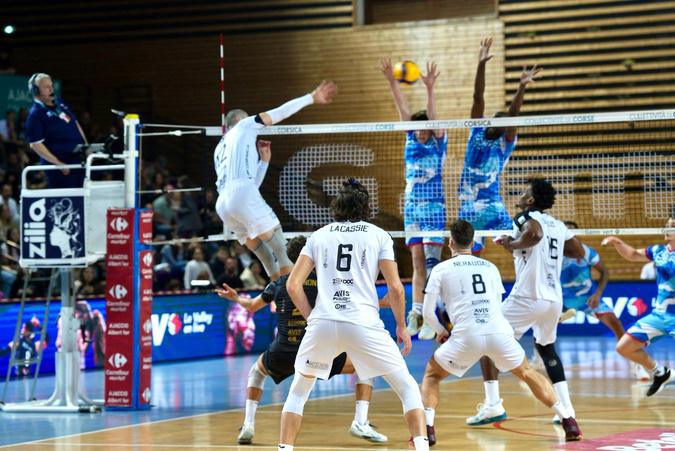 ​1/4 finale play-offs : le GFCA Volley manque ses débuts face à Saint Quentin