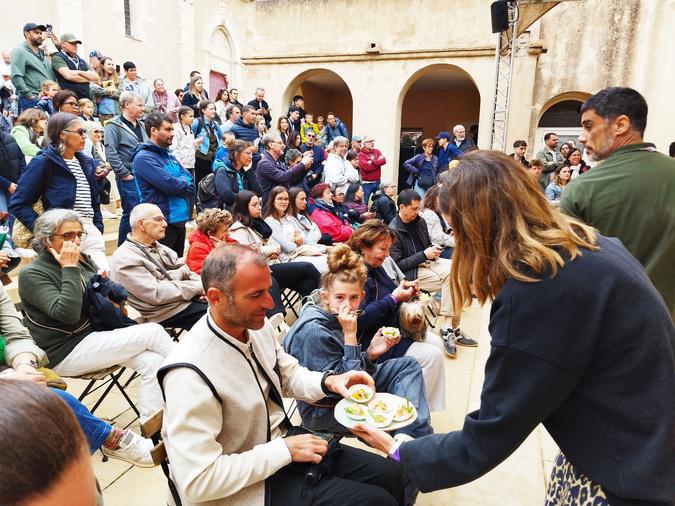 À Bonifacio durant Festi Bocca, le plaisir de bien manger était amplement partagé À Bonifacio durant Festi Bocca, le plaisir de bien manger était amplement partagé