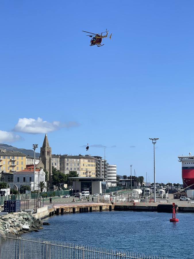 Bastia : simulation d'une opération de déminage au port de commerce