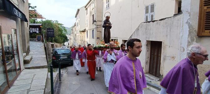 San Teofalu : Corte célèbre son saint patron avec ferveur
