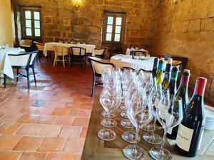 Un hôtel-restaurant planté au milieu des vignes : la belle histoire familiale du domaine de Saparale Un hôtel-restaurant planté au milieu des vignes : la belle histoire familiale du domaine de Saparale