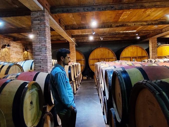 Un hôtel-restaurant planté au milieu des vignes : la belle histoire familiale du domaine de Saparale
