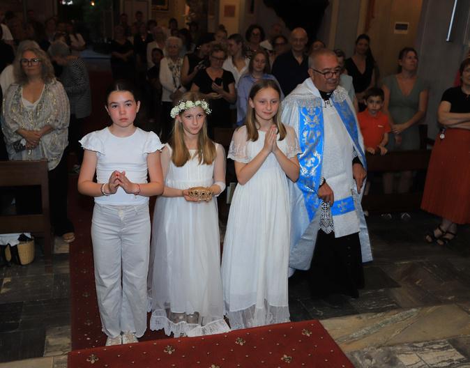 A Corte, on a respecté la tradition du couronnement de la Vierge